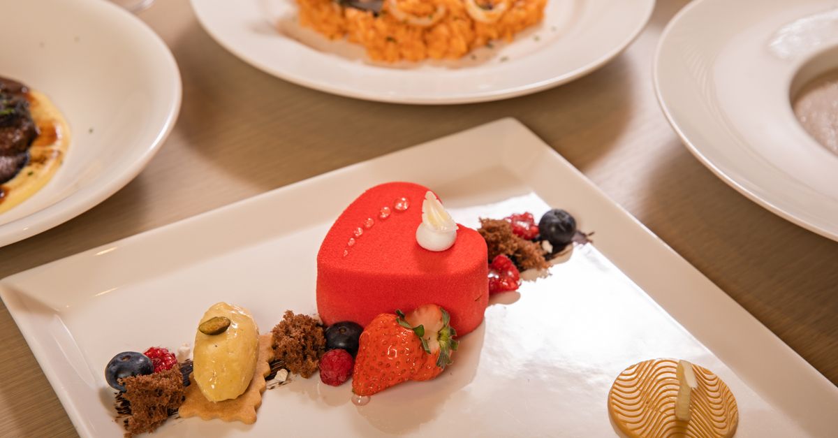 découvrez l'excellence culinaire à travers des recettes raffinées, des techniques gastronomiques avancées et une passion pour la cuisine de haute qualité.